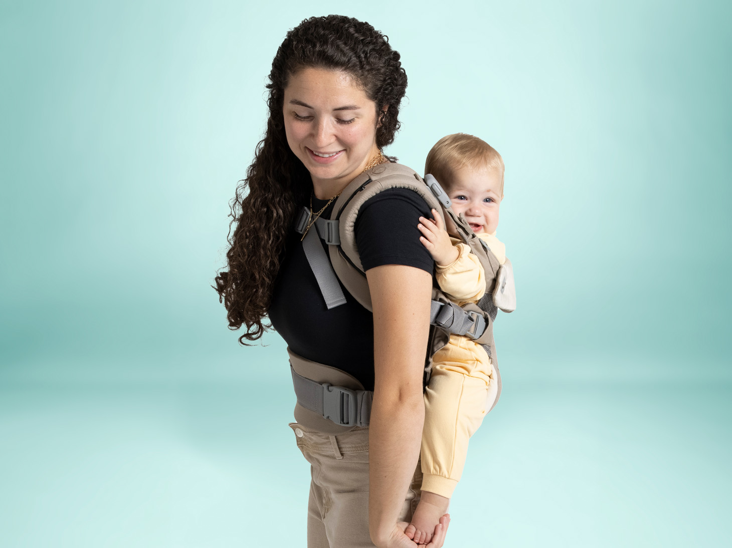 Baby in savvy 4-in-1 air carrier on mom's back