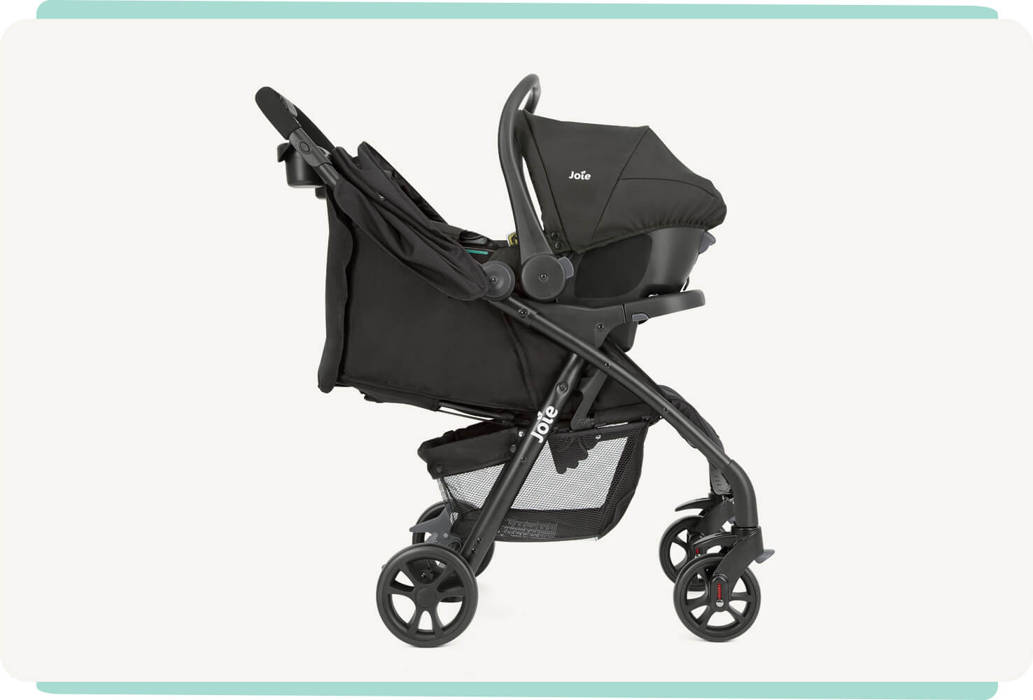 Silla de coche Joie i-Juva en una base de cochecito para demostrar la compatibilidad con sistemas de transporte.