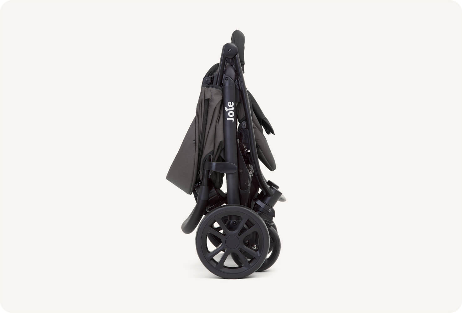  Joie Litertrax 4 Reisesystem Kinderwagen in Schwarz zusammengeklappt.