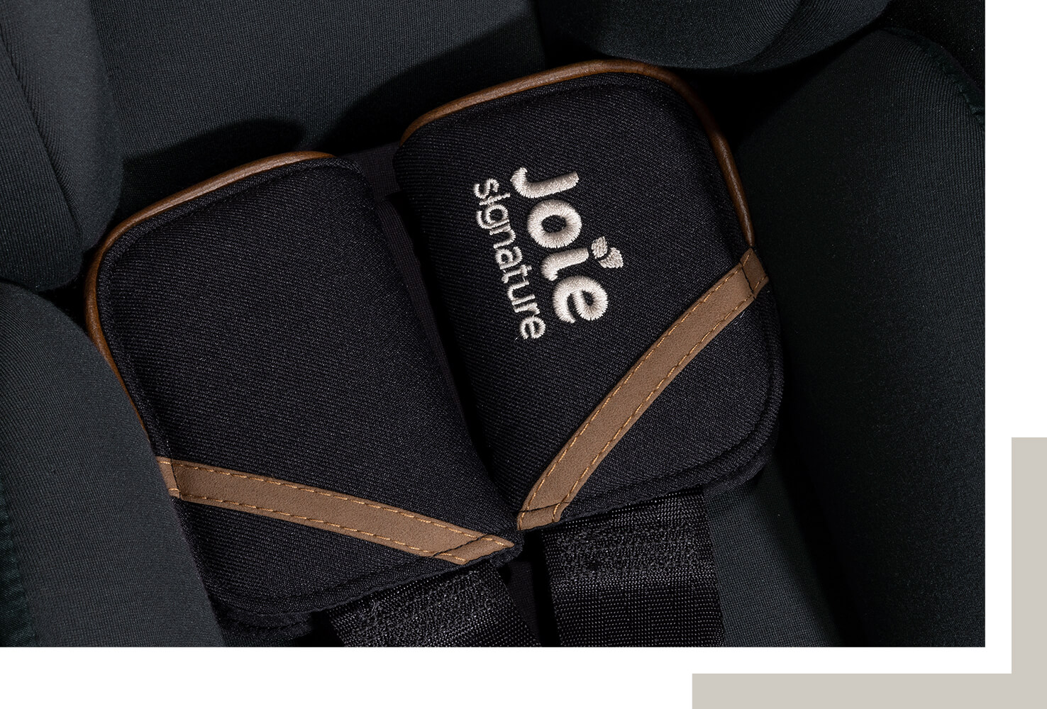 Closeup of the Joie Signature logo on an i-Jemini harness pad