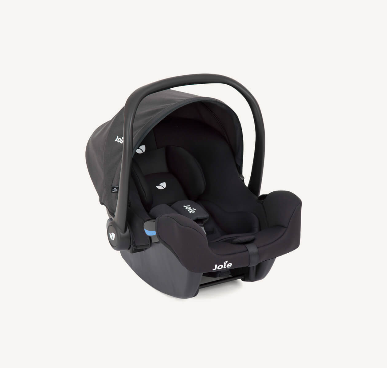 Joie i-Snug 2 Babyschale in Schwarz, mit Verdeck und Griff oben, schräg nach rechts gerichtet.